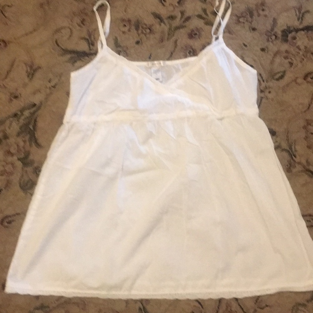 5/20$ Women’s white top